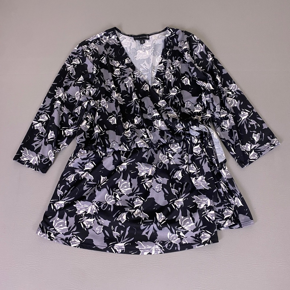 Ryan Wythe Top Women's Plus Size‎ 1X Faux Wrap Black Gray Floral 3/4 Sleeve